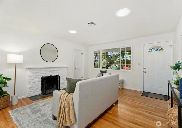 Photo 3 of Single family home for sale at 11357 25th Avenue Ne, Seattle, WA 98125 | MLS# NWM2589337 | Listing updated on 2026-10-02