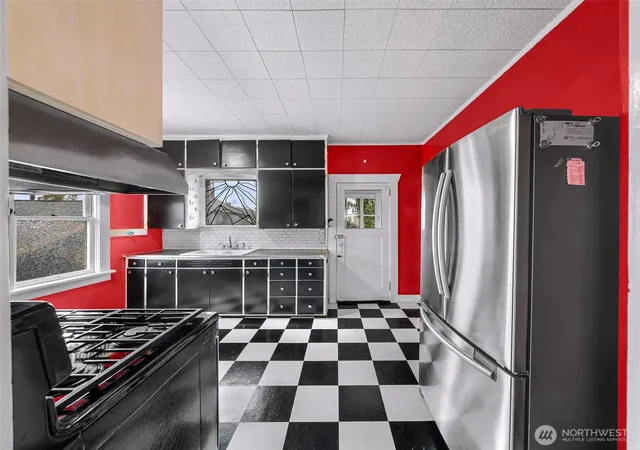 Single family home for sale at 609 Lakeway Dr, Bellingham, WA 98225 | MLS# NWM2589338