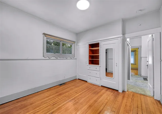 Photo 3 of Single family home for sale at 609 Lakeway Dr, Bellingham, WA 98225 | MLS# NWM2589338 | Listing updated on 2026-10-29