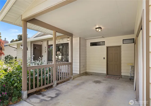 Photo 3 of Single family home for sale at 910 E Manitoba Ave, Ellensburg, WA 98926 | MLS# NWM2589349 | Listing updated on 2026-10-02