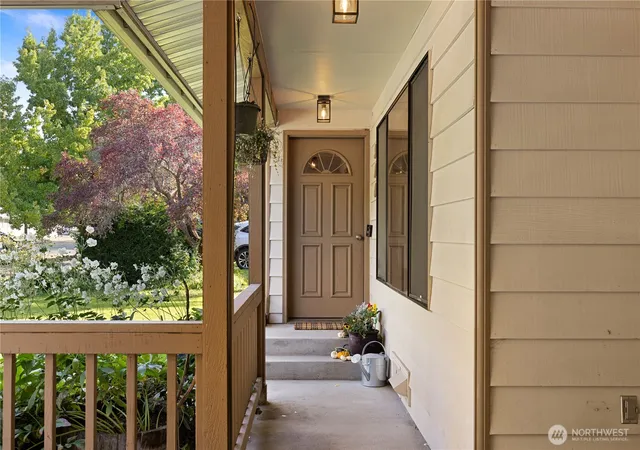 Photo 4 of Single family home for sale at 910 E Manitoba Ave, Ellensburg, WA 98926 | MLS# NWM2589349 | Listing updated on 2026-10-02