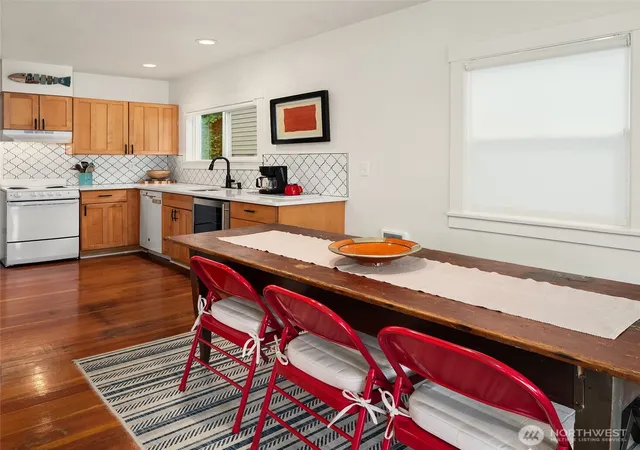 Photo 4 of Single family home for sale at 27730 Manzanita Beach SW, Vashon, WA 98070 | MLS# NWM2589353 | Listing updated on 2026-10-16