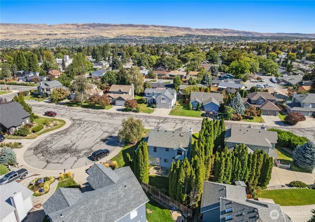 Photo 3 of Single family home for sale at 710 Kriewald Ct, Wenatchee, WA 98801 | MLS# NWM2589356 | Listing updated on 2026-10-01