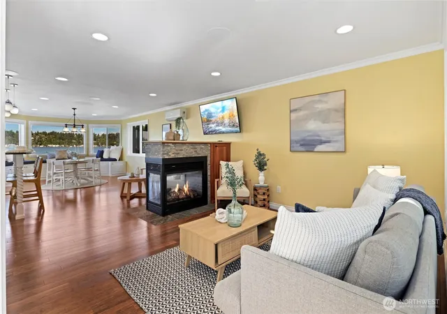 Photo 3 of Single family home for sale at 13133 Holmes Point Dr NE, Kirkland, WA 98034 | MLS# NWM2589359 | Listing updated on 2026-10-01