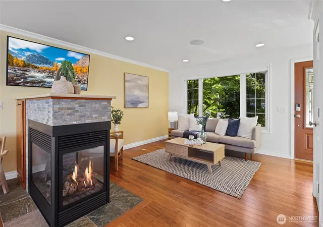 Photo 4 of Single family home for sale at 13133 Holmes Point Dr NE, Kirkland, WA 98034 | MLS# NWM2589359 | Listing updated on 2026-10-01