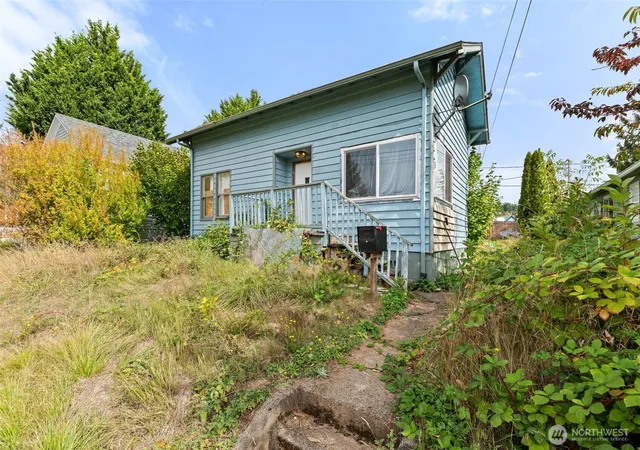 Single family home for sale at 720 NW Maryland Ave, Chehalis, WA 98532 | MLS# NWM2589363