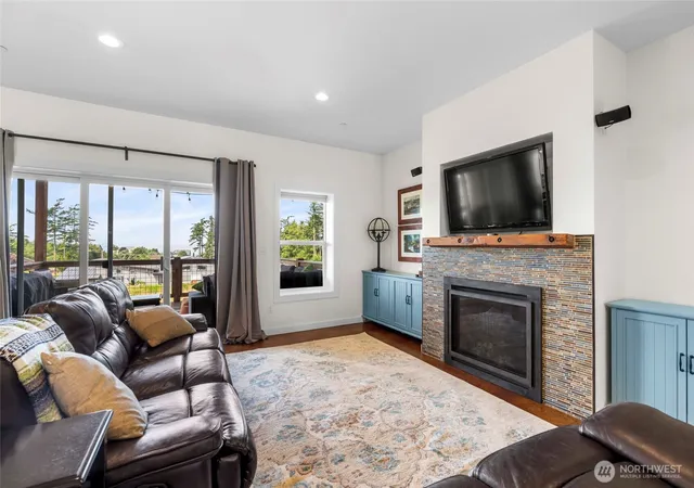 Photo 2 of Single family home for sale at 1325 Great Horned Owl Ln, Oak Harbor, WA 98277 | MLS# NWM2589367 | Listing updated on 2026-10-01