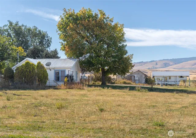 Photo 1 of Single family home for sale at 511 S Franklin Ave, Waterville, WA 98858 | MLS# NWM2589371 | Listing updated on 2026-10-09