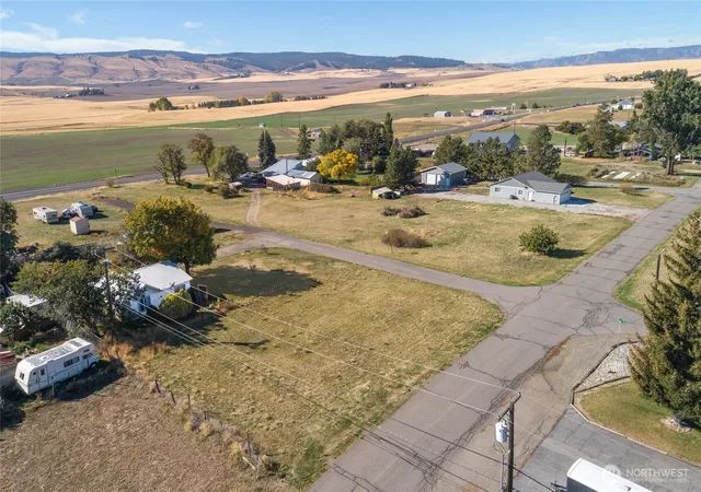 Photo 2 of Single family home for sale at 511 S Franklin Ave, Waterville, WA 98858 | MLS# NWM2589371 | Listing updated on 2026-10-09