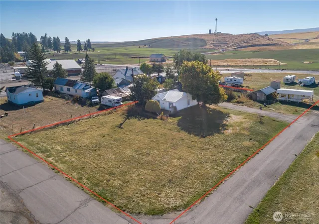 Photo 3 of Single family home for sale at 511 S Franklin Ave, Waterville, WA 98858 | MLS# NWM2589371 | Listing updated on 2026-10-09