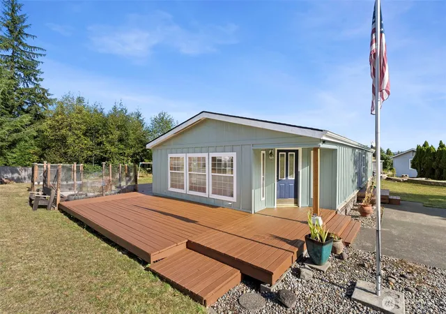 Photo 1 of Manufactured home for sale at 814 Ocean Ave, Cosmopolis, WA 98537 | MLS# NWM2589377 | Listing updated on 2026-10-20
