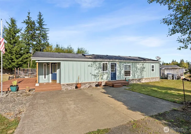 Photo 2 of Manufactured home for sale at 814 Ocean Ave, Cosmopolis, WA 98537 | MLS# NWM2589377 | Listing updated on 2026-10-20