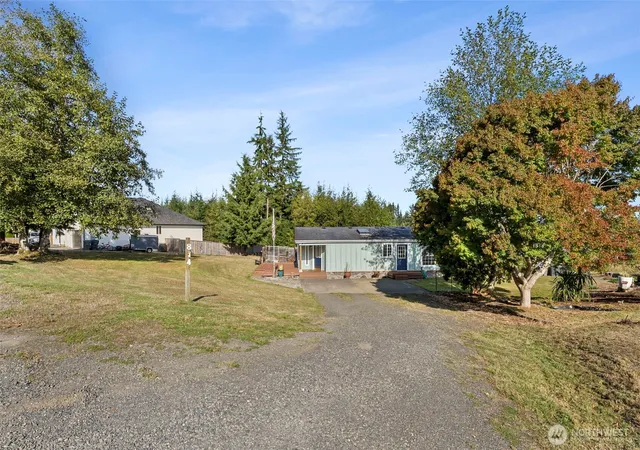 Photo 3 of Manufactured home for sale at 814 Ocean Ave, Cosmopolis, WA 98537 | MLS# NWM2589377 | Listing updated on 2026-10-20