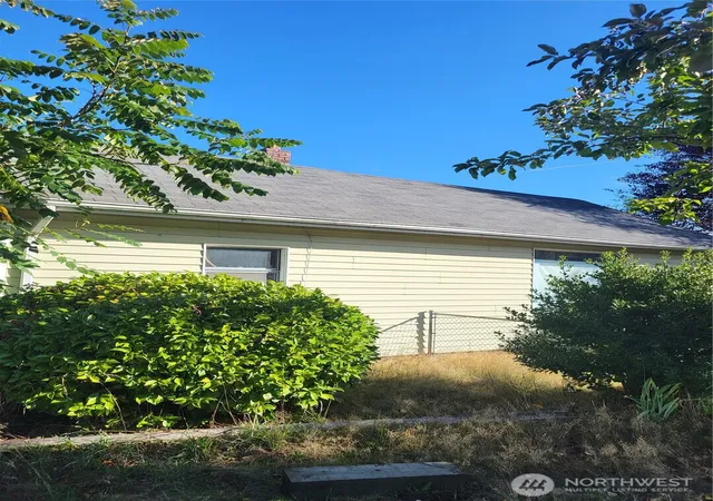Photo 3 of Single family home for sale at 6814 S Lawrence St, Tacoma, WA 98409 | MLS# NWM2589379 | Listing updated on 2026-10-01
