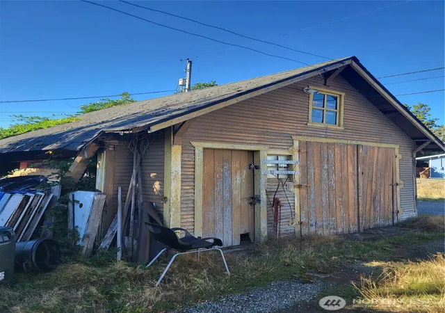 Photo 3 of Single family home for sale at 6814 S Lawrence St, Tacoma, WA 98409 | MLS# NWM2589379 | Listing updated on 2026-10-01