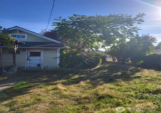 Photo 4 of Single family home for sale at 6814 S Lawrence St, Tacoma, WA 98409 | MLS# NWM2589379 | Listing updated on 2026-10-01