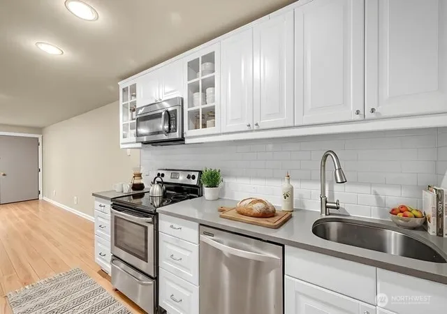 Photo 3 of Condo for sale at 2939 76th Avenue Se #41B, Mercer Island, WA 98040 | MLS# NWM2589387 | Listing updated on 2026-10-02