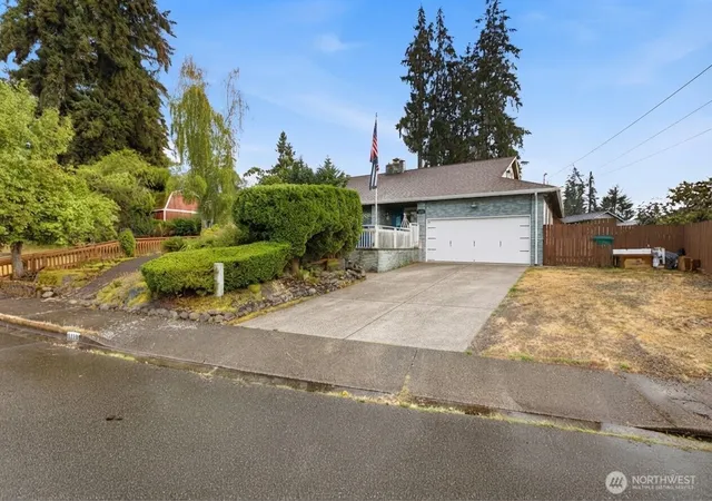 Photo 3 of Single family home for sale at 3210 Scenic Dr SE, Auburn, WA 98092 | MLS# NWM2589396 | Listing updated on 2026-10-01