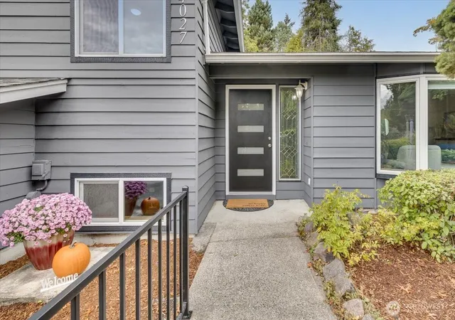 Photo 4 of Single family home for sale at 4027 182nd Place SW, Lynnwood, WA 98037 | MLS# NWM2589412 | Listing updated on 2026-10-02