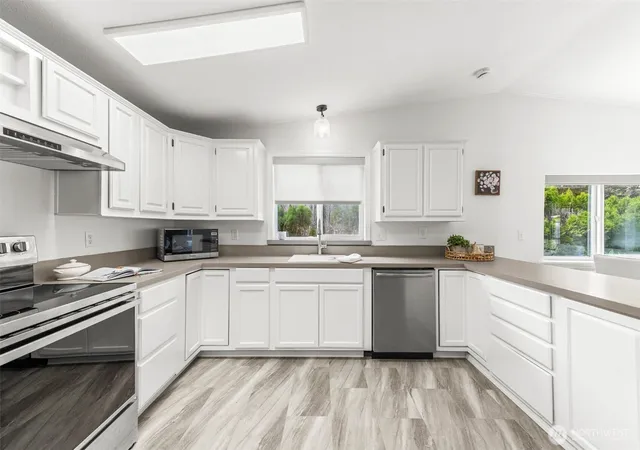 Photo 3 of Manufactured home for sale at 5081 E Gray Sea Eagle Ln SW, Tumwater, WA 98512 | MLS# NWM2589414 | Listing updated on 2026-10-20