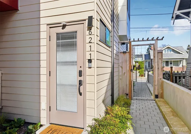 Photo 4 of Townhouse for sale at 6211 12th Avenue NE, Seattle, WA 98115 | MLS# NWM2589420 | Listing updated on 2026-10-01