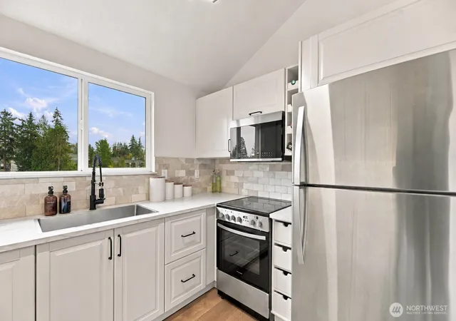 Photo 4 of Condo for sale at 820 Cady Rd #E305, Everett, WA 98203 | MLS# NWM2589423 | Listing updated on 2026-10-01