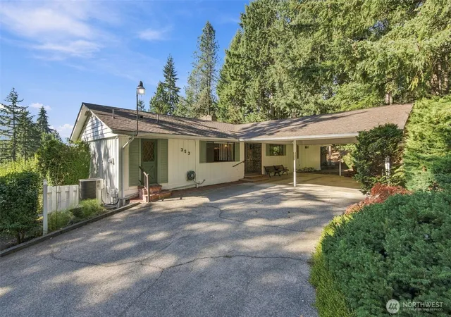 Photo 1 of Single family home for sale at 353 SE Crestview Dr, Chehalis, WA 98532 | MLS# NWM2589429 | Listing updated on 2026-10-17