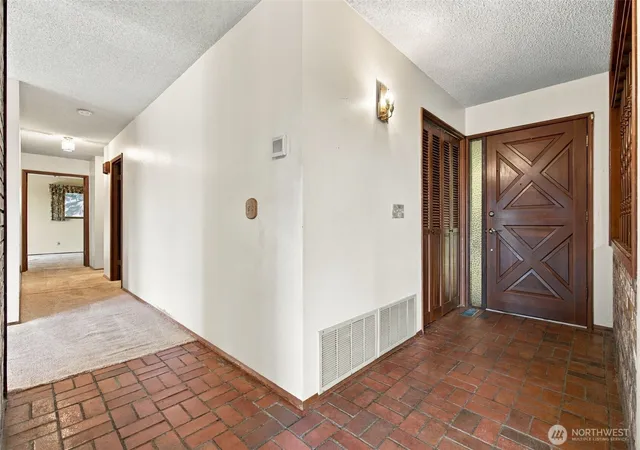 Photo 4 of Single family home for sale at 353 SE Crestview Dr, Chehalis, WA 98532 | MLS# NWM2589429 | Listing updated on 2026-10-17