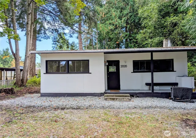 Photo 2 of Single family home for sale at 2020 Province Rd, Point Roberts, WA 98281 | MLS# NWM2589431 | Listing updated on 2026-10-01