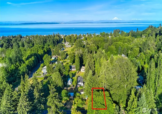 Photo 3 of Single family home for sale at 2020 Province Rd, Point Roberts, WA 98281 | MLS# NWM2589431 | Listing updated on 2026-10-01