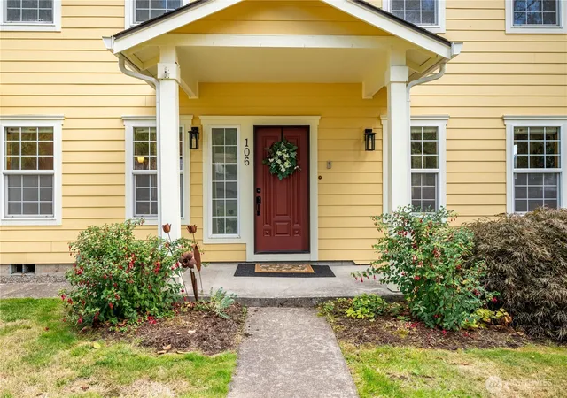 Photo 3 of Single family home for sale at 106 Owl Crk Ct, Kelso, WA 98626 | MLS# NWM2589441 | Listing updated on 2026-10-01