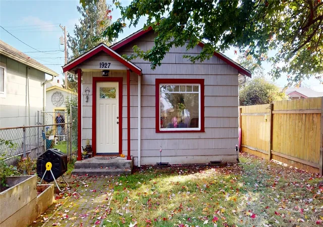 Photo 1 of Single family home for sale at 1927 Wetmore Ave, Everett, WA 98201 | MLS# NWM2589446 | Listing updated on 2026-10-17