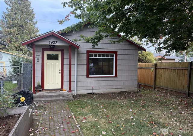 Photo 1 of Single family home for sale at 1927 Wetmore Ave, Everett, WA 98201 | MLS# NWM2589446 | Listing updated on 2026-10-12