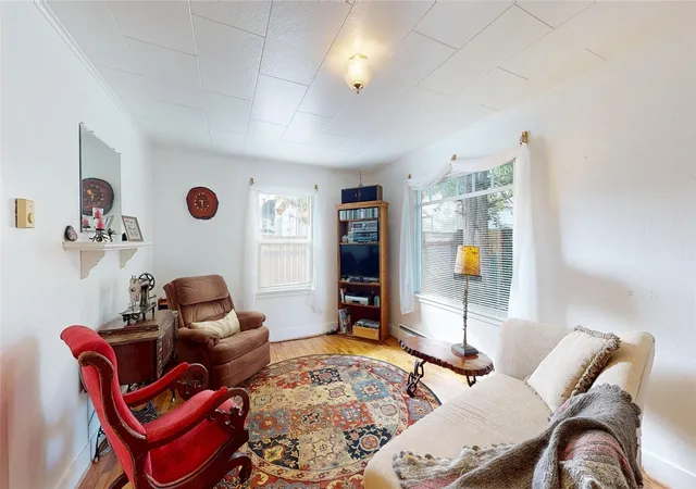 Photo 3 of Single family home for sale at 1927 Wetmore Ave, Everett, WA 98201 | MLS# NWM2589446 | Listing updated on 2026-10-17