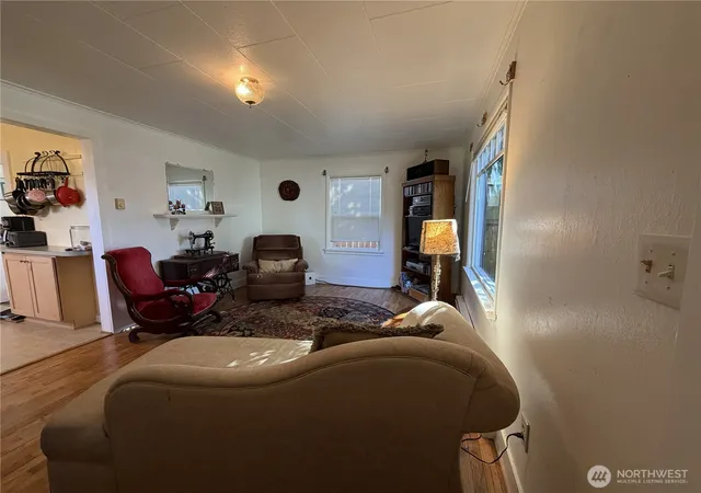 Photo 3 of Single family home for sale at 1927 Wetmore Ave, Everett, WA 98201 | MLS# NWM2589446 | Listing updated on 2026-10-12