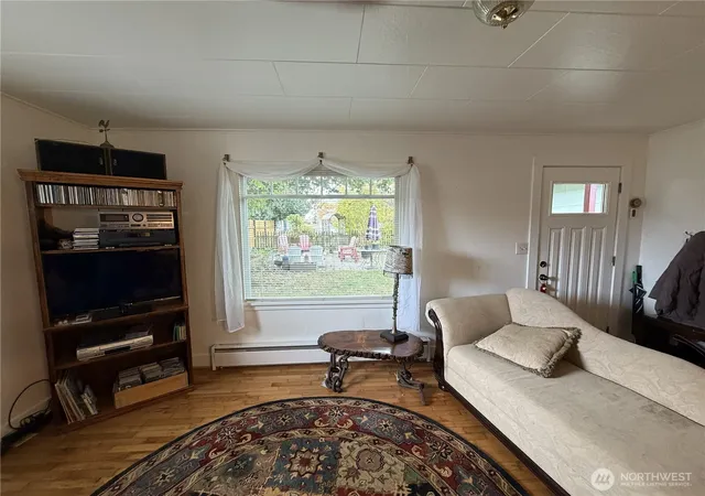 Photo 3 of Single family home for sale at 1927 Wetmore Ave, Everett, WA 98201 | MLS# NWM2589446 | Listing updated on 2026-10-12
