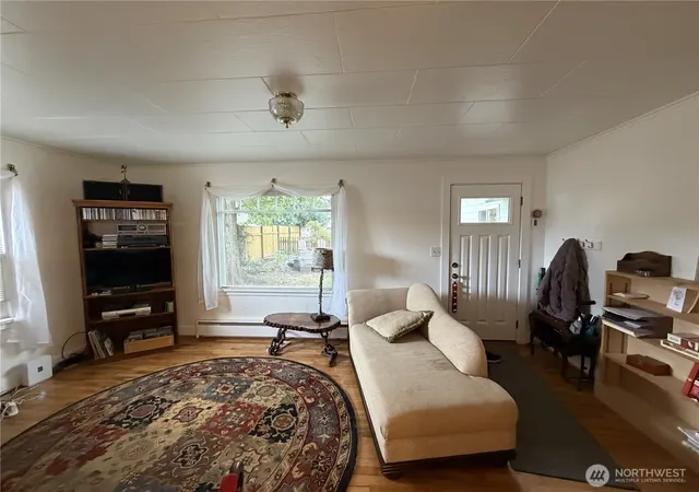 Photo 4 of Single family home for sale at 1927 Wetmore Ave, Everett, WA 98201 | MLS# NWM2589446 | Listing updated on 2026-10-12