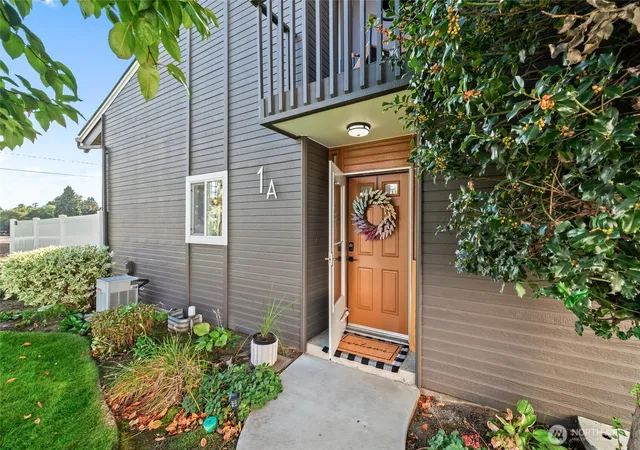 Photo 1 of Condo for sale at 10 S Cove Ave #1A, Wenatchee, WA 98801 | MLS# NWM2589456 | Listing updated on 2026-10-01