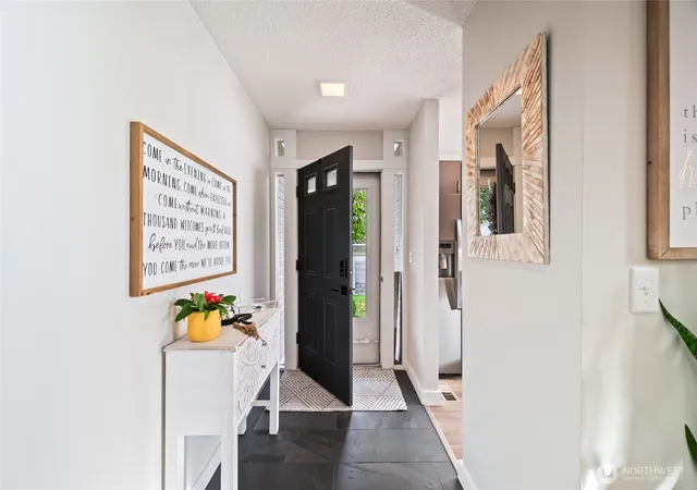 Photo 3 of Condo for sale at 10 S Cove Ave #1A, Wenatchee, WA 98801 | MLS# NWM2589456 | Listing updated on 2026-10-01