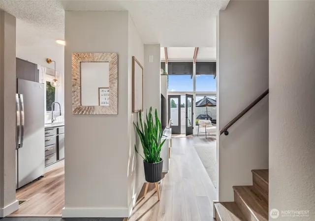 Photo 3 of Condo for sale at 10 S Cove Ave #1A, Wenatchee, WA 98801 | MLS# NWM2589456 | Listing updated on 2026-10-01