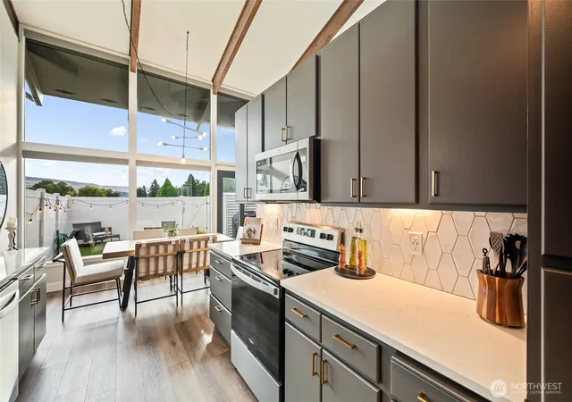Photo 4 of Condo for sale at 10 S Cove Ave #1A, Wenatchee, WA 98801 | MLS# NWM2589456 | Listing updated on 2026-10-01