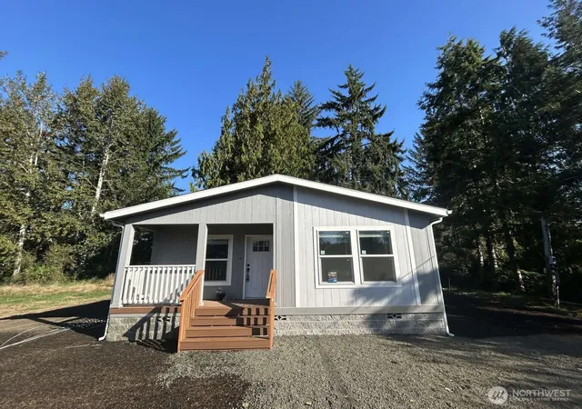 Photo 2 of Manufactured home for sale at 302 W Farrell St, Aberdeen, WA 98520 | MLS# NWM2589457 | Listing updated on 2026-10-01