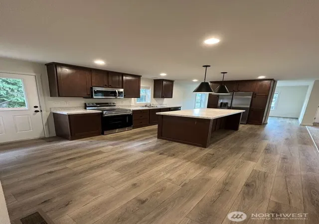 Photo 3 of Manufactured home for sale at 302 W Farrell St, Aberdeen, WA 98520 | MLS# NWM2589457 | Listing updated on 2026-10-01