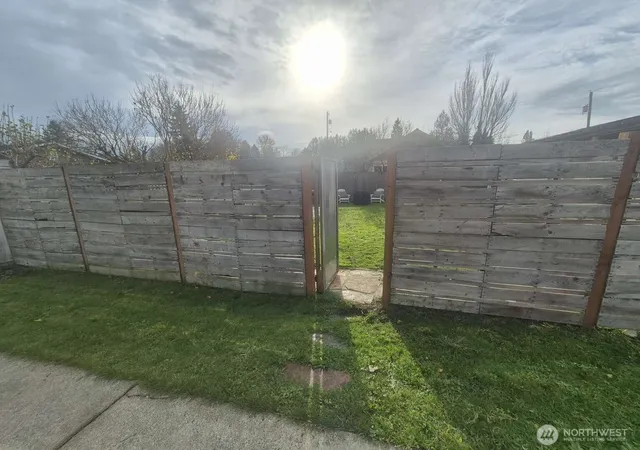 Photo 3 of Single family home for sale at 931 Mill Ave, Snohomish, WA 98290 | MLS# NWM2589464 | Listing updated on 2026-10-01