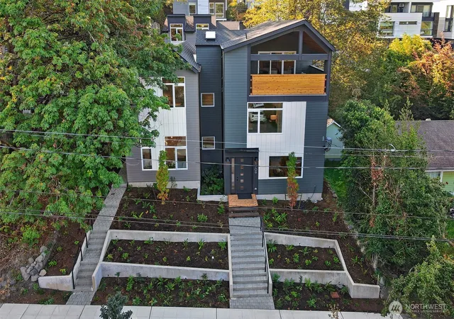 Photo 2 of Single family home for sale at 1709 Martin Luther King Jr Way, Seattle, WA 98122 | MLS# NWM2589471 | Listing updated on 2026-10-02