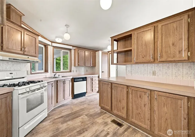 Photo 2 of Manufactured home for sale at 1807 138th Street E #128, Tacoma, WA 98445 | MLS# NWM2589474 | Listing updated on 2026-09-30