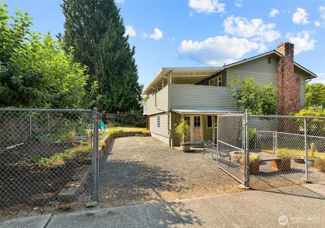 Photo 3 of Single family home for sale at 12817 48th Drive SE, Everett, WA 98208 | MLS# NWM2589483 | Listing updated on 2026-10-01