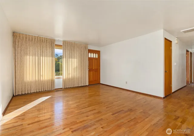 Photo 4 of Single family home for sale at 1129 Madison Ave N, Bainbridge Island, WA 98110 | MLS# NWM2589487 | Listing updated on 2026-10-01