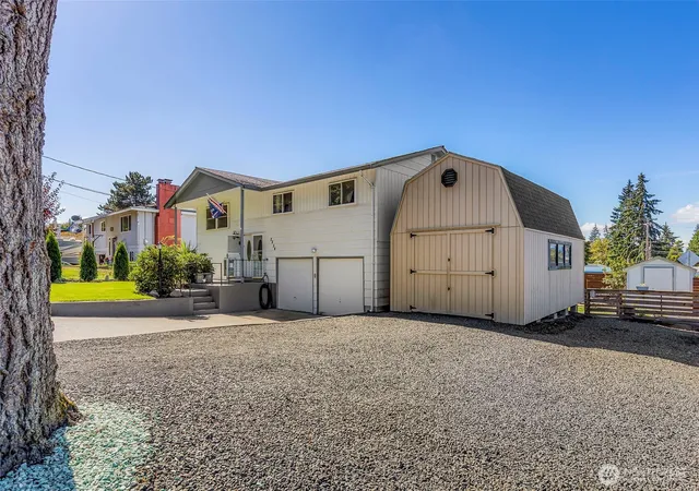 Photo 3 of Single family home for sale at 2854 Seiford Ave Se, Port Orchard, WA 98366 | MLS# NWM2589491 | Listing updated on 2026-10-02