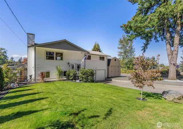 Photo 3 of Single family home for sale at 2854 Seiford Ave SE, Port Orchard, WA 98366 | MLS# NWM2589491 | Listing updated on 2026-10-02